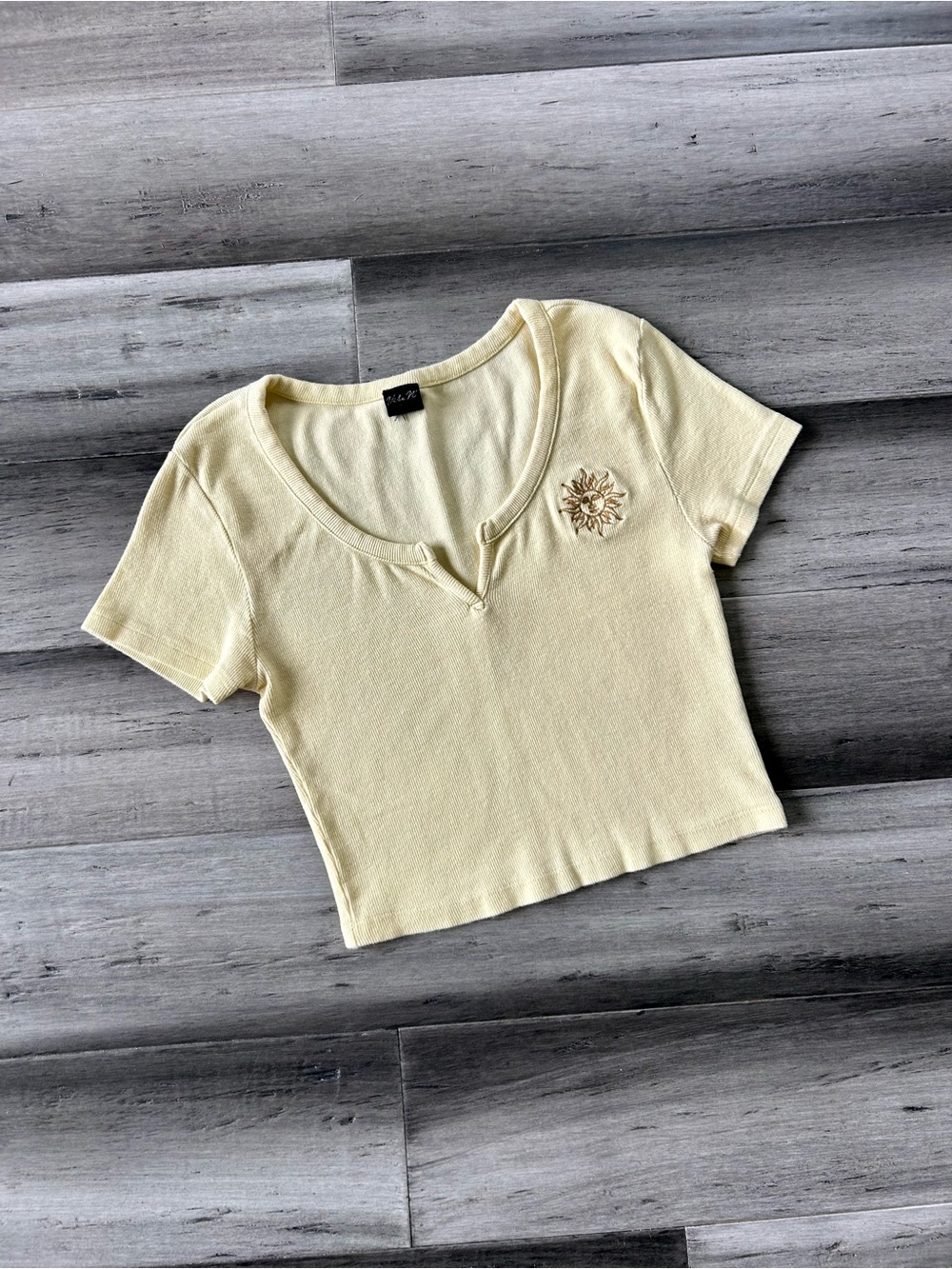 💸 5/20 Vibe N' Pale Yellow Notched Front Ribbed Crop Top w/ Sun Embroidery